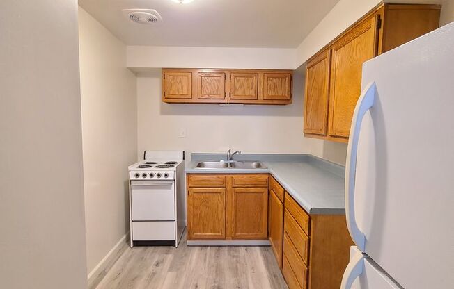 Studio, 1 bath, 450 sqft, $800, Unit 6