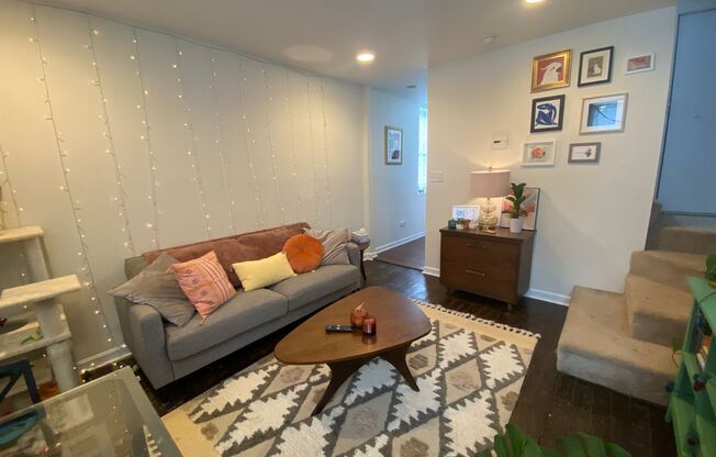 2 BEDROOM IN THE SOUTHSIDE SLOPES- Available August 6!