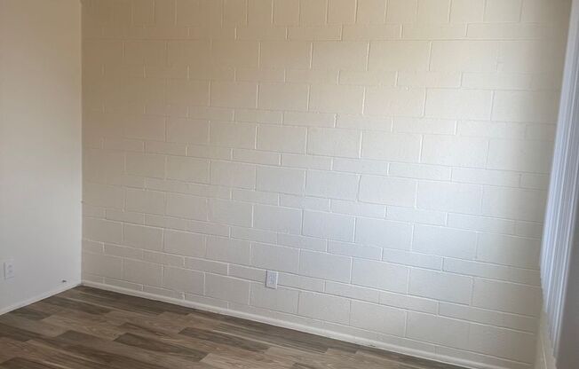 2 beds, 1.5 baths, 941 sqft, $950, Unit J11