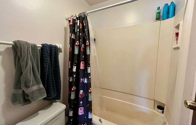 2 beds, 1.5 baths, $1,350, Unit 205
