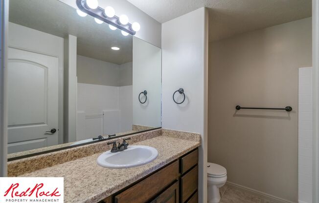 3 beds, 2.5 baths, $1,595, Unit # 21