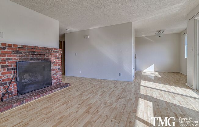 2 beds, 1 bath, $1,595