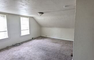 2 beds, 1 bath, 700 sqft, $800, Unit 2