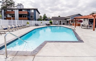 Kent Apartments - Vibe Apartments - Pool