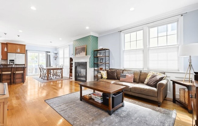 437 GALLIVAN BLVD