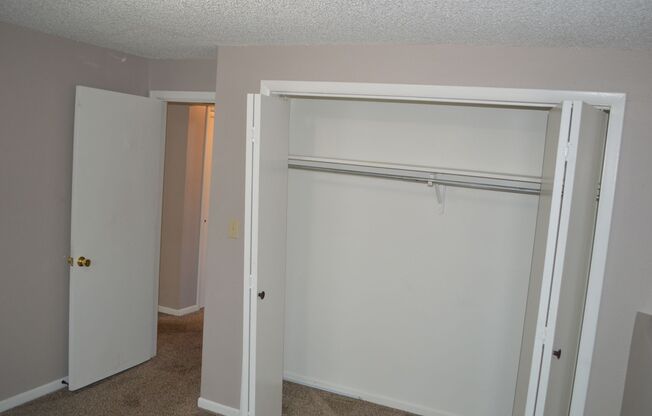 2 beds, 1 bath, $850, Unit D