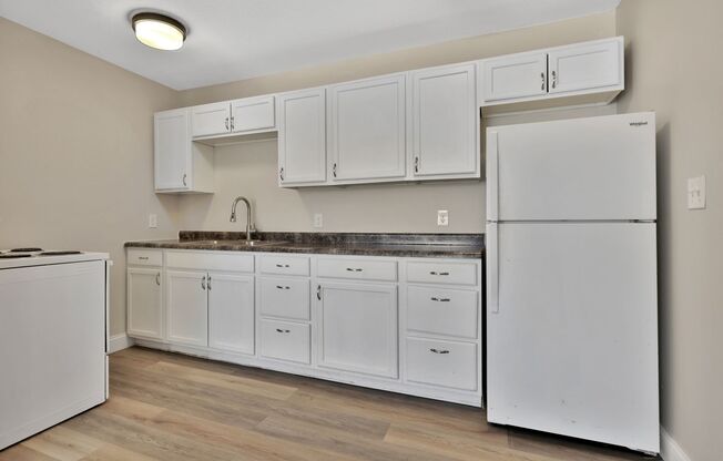2 beds, 1 bath, $1,685, Unit 111