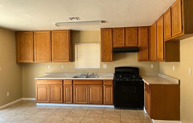 3 bedroom 2 bathroom available in Adelanto!