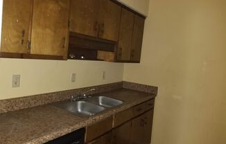 2 beds, 1.5 baths, 900 sqft, $650, Unit Ticknor Dr - D