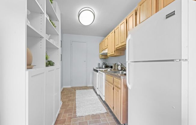 2 beds, 1 bath, 930 sqft, $1,625, Unit 415