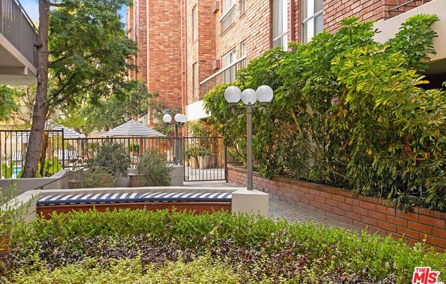 Studio, 1 bath, 405 sqft, $2,700, Unit 546