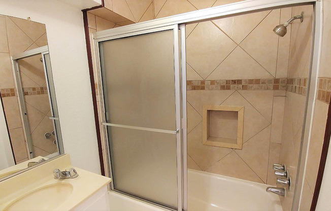 2 beds, 2 baths, 910 sqft, $2,595, Unit 209