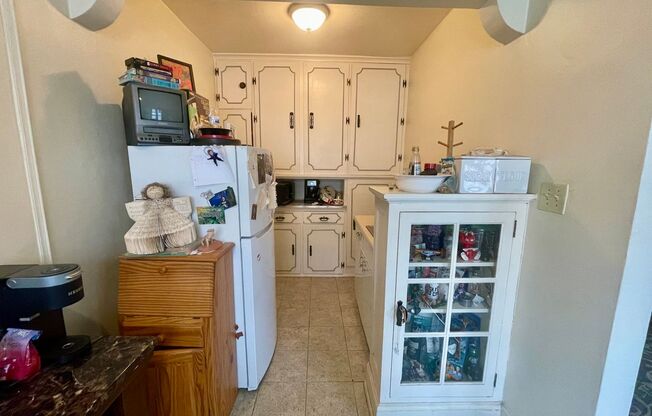 Studio, 1 bath, $895, Unit 23