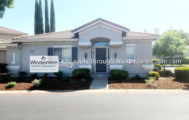 Bright 3 bedroom, 2 bath in Gated Community of Bentley Square!
