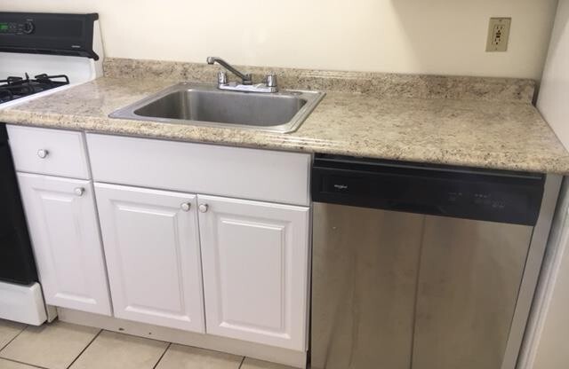 3 beds, 2 baths, $2,325, Unit 100 A