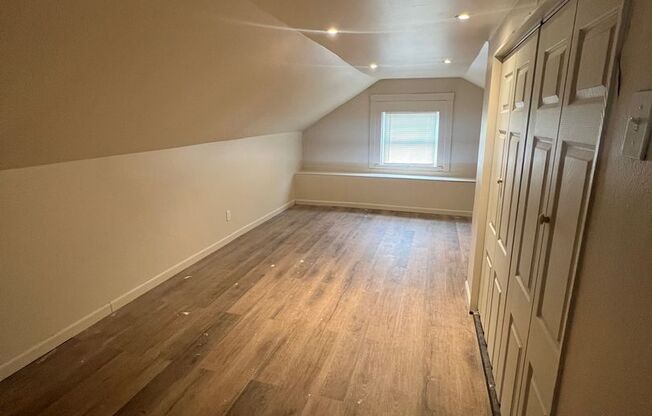 1 bed, 1 bath, $950, Unit North