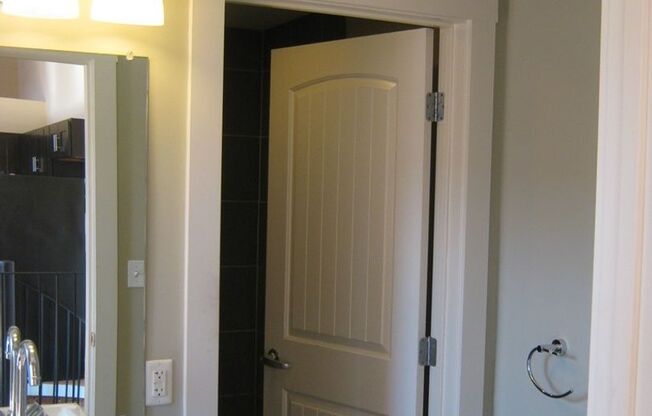Studio, 1 bath, 1,287 sqft, $2,274, Unit 132