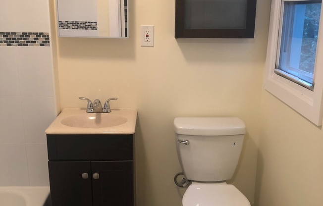 3 beds, 1 bath, $2,200