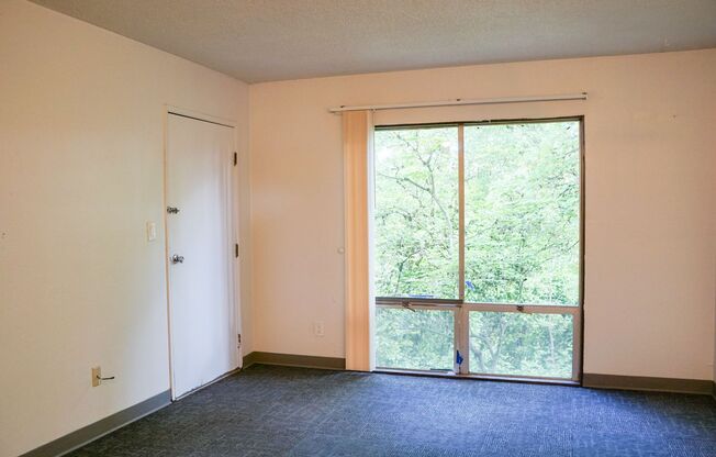 One Bedroom Near OHSU w/Private Balcony!