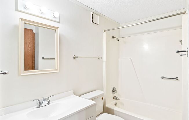 2 beds, 1 bath, 900 sqft, $1,019, Unit 143