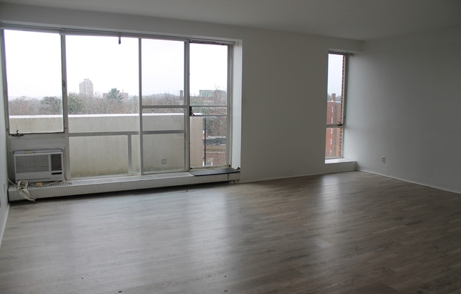 2 beds, 1 bath, 864 sqft, $3,600, Unit 815
