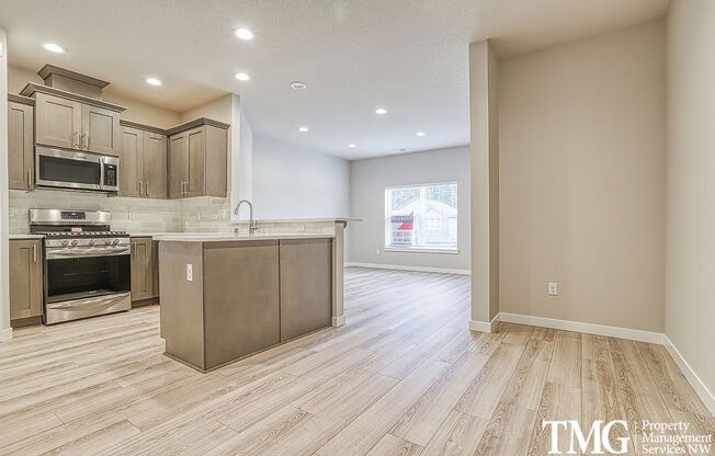 New Construction 3 Bed 2.5 Bath Townhome in Mt. Vista near Ridgefield!