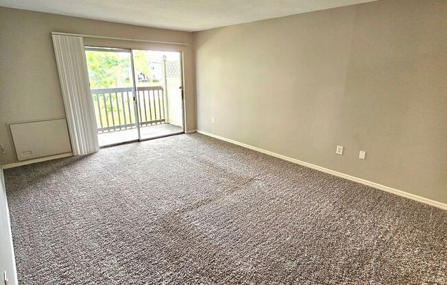 2 beds, 1 bath, $1,400, Unit D213