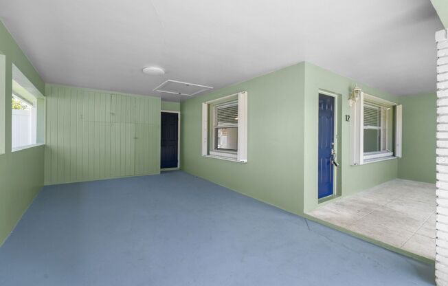 Beautifully maintained 2-bed/2-bath single-family residence is available for rent in one of West Palm Beach’s most convenient and desirable neighborhoods.