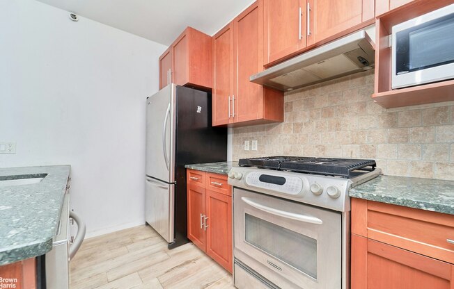 450 E 117 ST