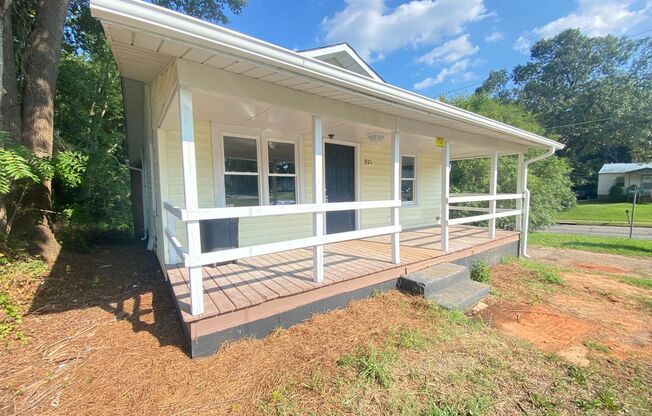 3bd/1ba House Updated in 2021 near I85 & Hwy70