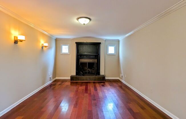4 beds, 2.5 baths, $3,400