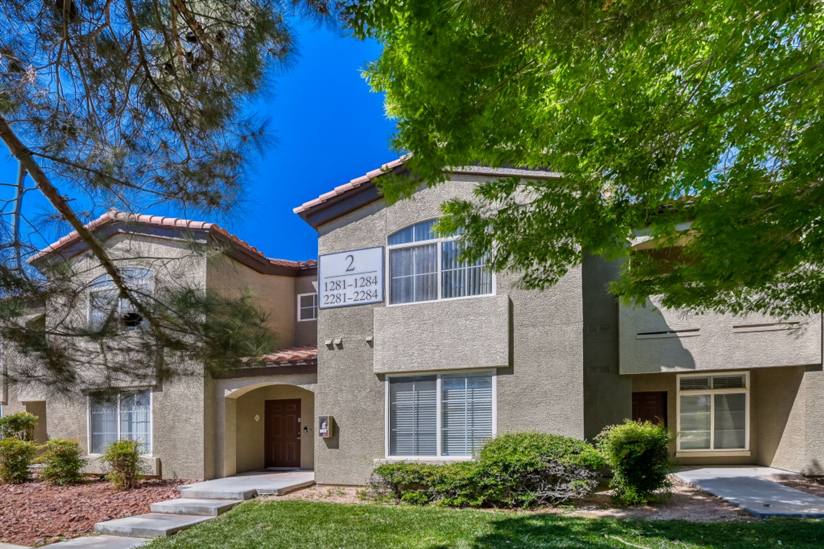 Stylish 3-Bedroom Guard-Gated Condo Near the Las Vegas Strip