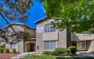 Stylish 3-Bedroom Guard-Gated Condo Near the Las Vegas Strip