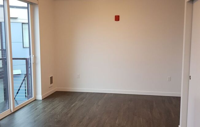 Studio, 1 bath, 325 sqft, $1,505, Unit 512