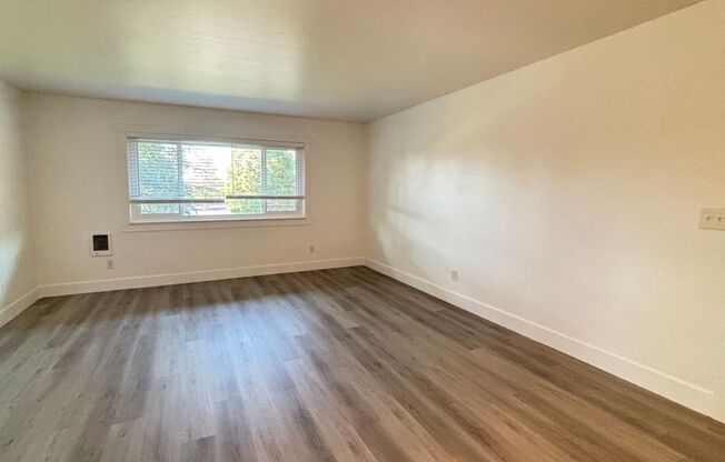 2 beds, 1 bath, 700 sqft, $1,445, Unit 11