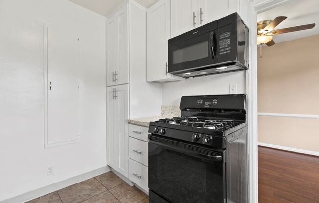 Apartment for rent in Van Nuys black appliances