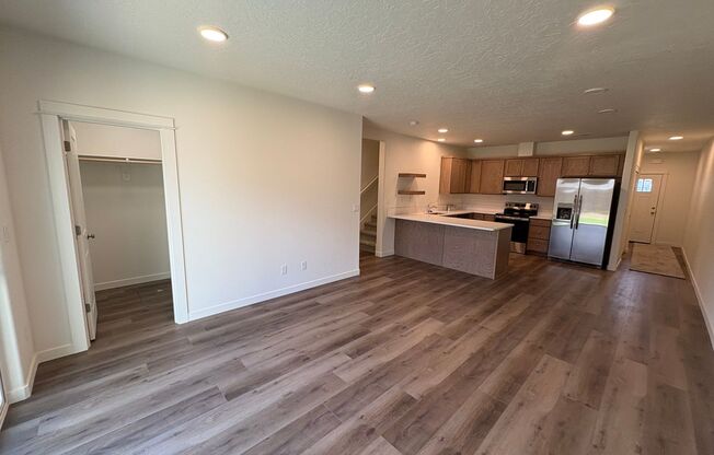 Brand New Stunning 3 Bed/2.5 Bath Townhouse-Old Farm District