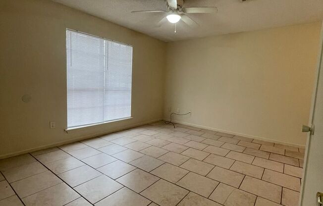 2 beds, 1.5 baths, 900 sqft, $825, Unit C