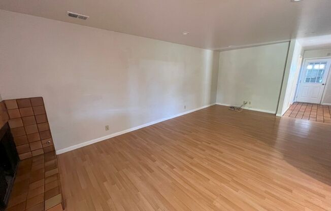 DESIRABLE 3bd/2.5ba WITH 2 CAR GARAGE AND PRIVATE BACK YARD ON A CUL-DE-SAC ROAD!!!