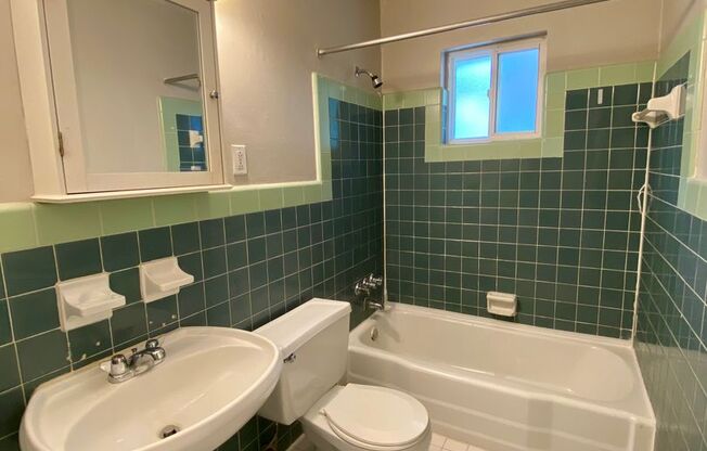 2 beds, 1 bath, 850 sqft, $1,570, Unit 485-C31