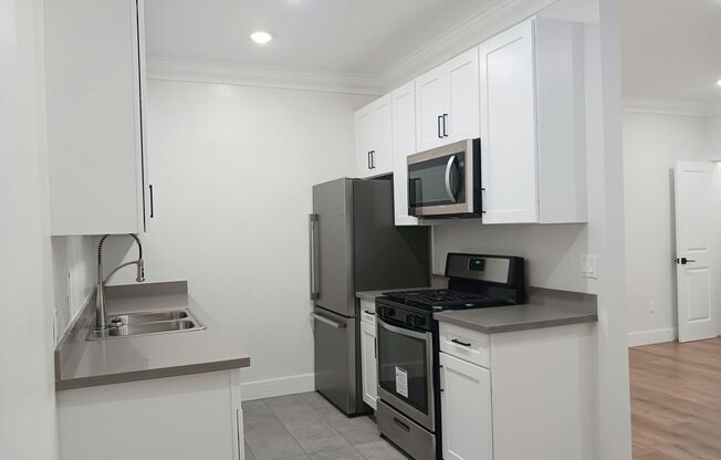 220 E. Valencia Ave.