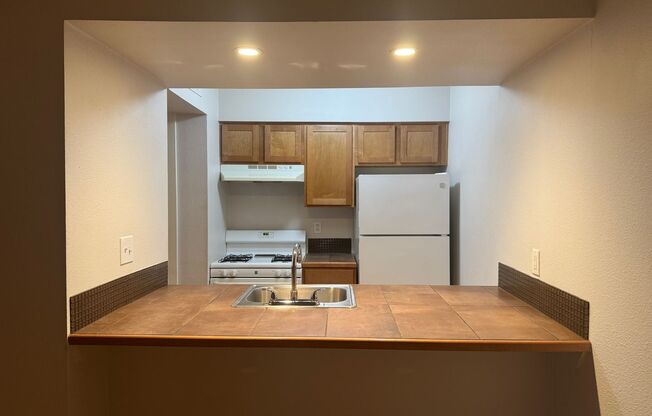 1 bed, 1 bath, 700 sqft, $1,054, Unit ELP2200-103