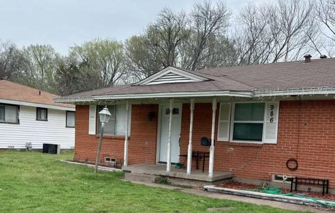 986 N ELM ST