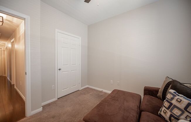 3 beds, 2 baths, $1,600, Unit # 274