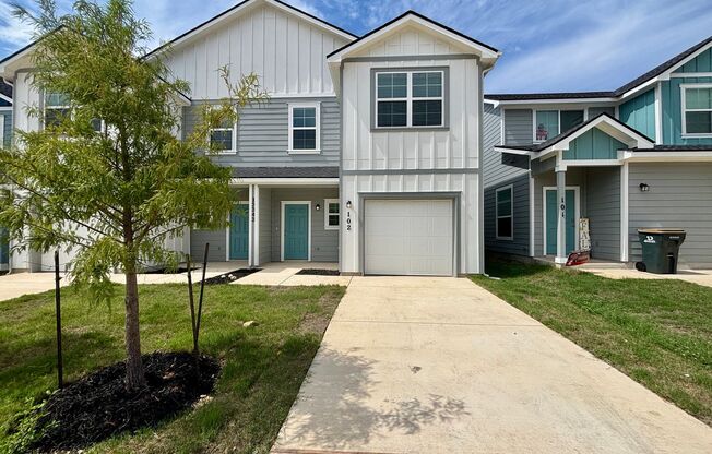 Brand New 3 Bd 2.5 Full Bath Townhouse Near UTSA & LaCantera