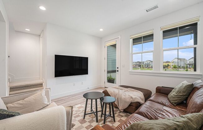 Stylish Town Home In Desirable Thornton Neighborhood