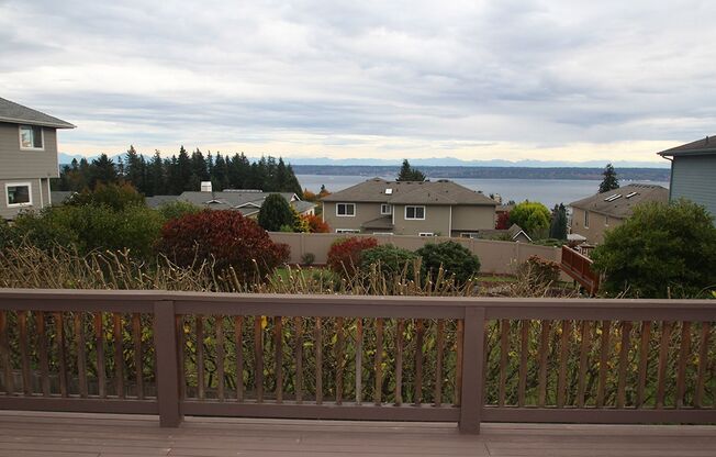UPDATED CHAFFEY 4 BEDROOOM KINGSTON HOME FOR RENT WITH GREAT VIEWS!