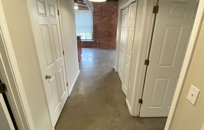 2 beds, 1 bath, 1,000 sqft, $1,095, Unit 605