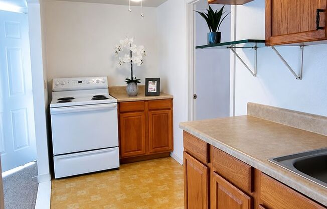 FOR RENT – 1 BEDROOM / 1 BATH DUPLEX IN LARGO