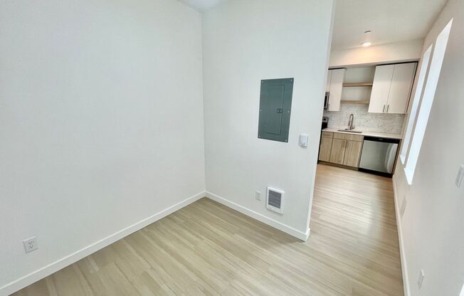 Studio, 1 bath, 326 sqft, $1,175, Unit 8